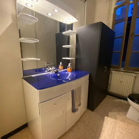 Emplacement Ideal : Studio Au Coeur De Disponible En Location Appartement