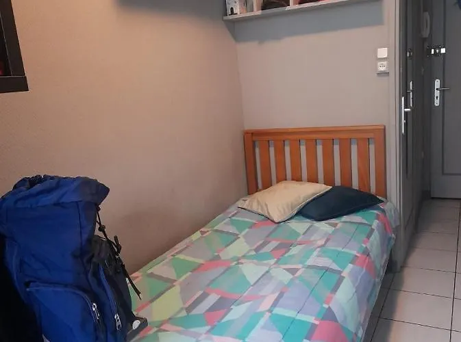 Emplacement Ideal : Studio Au Coeur De Disponible En Location Appartamento *